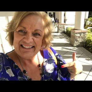 Meet your Posher, Lori